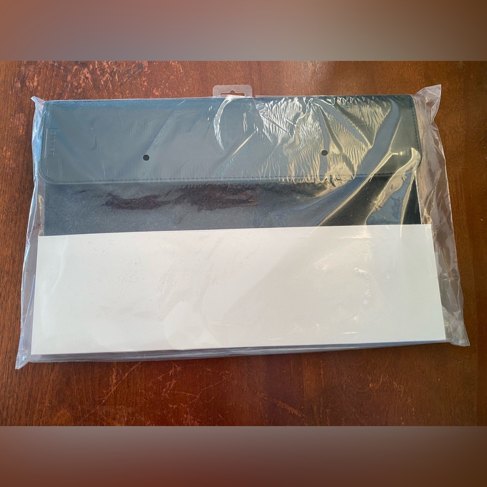 BRAND NEW Lenovo Urban Plus 14-inch Laptop Sleeve ***PRICE IS NEGOTIABLE***